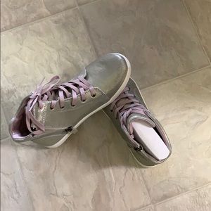 Girls shoes UGG K Schuyler metallic size4